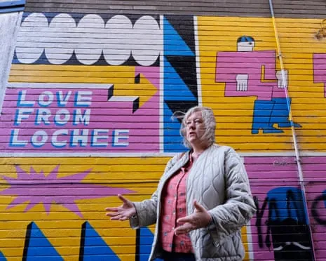 Lochee Refuses Elon Musk's Provocations, Embracing Community Spirit Instead